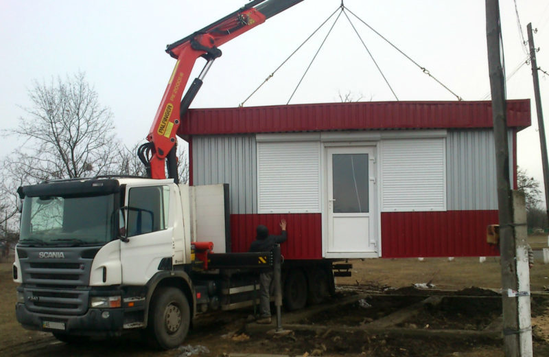 фото перевозка ларька манипулятором